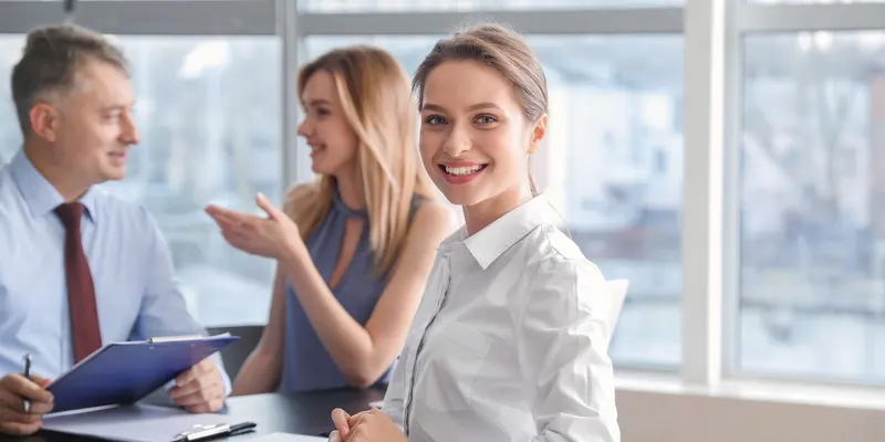 Des responsables RH échangent autour d’une table