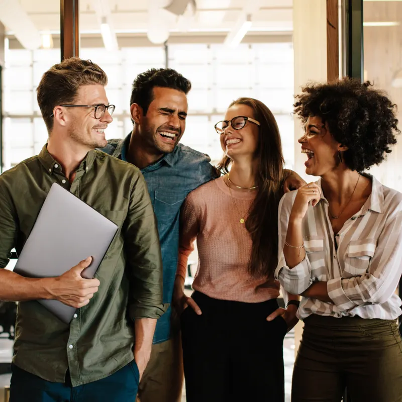 Une équipe de jeunes professionnels